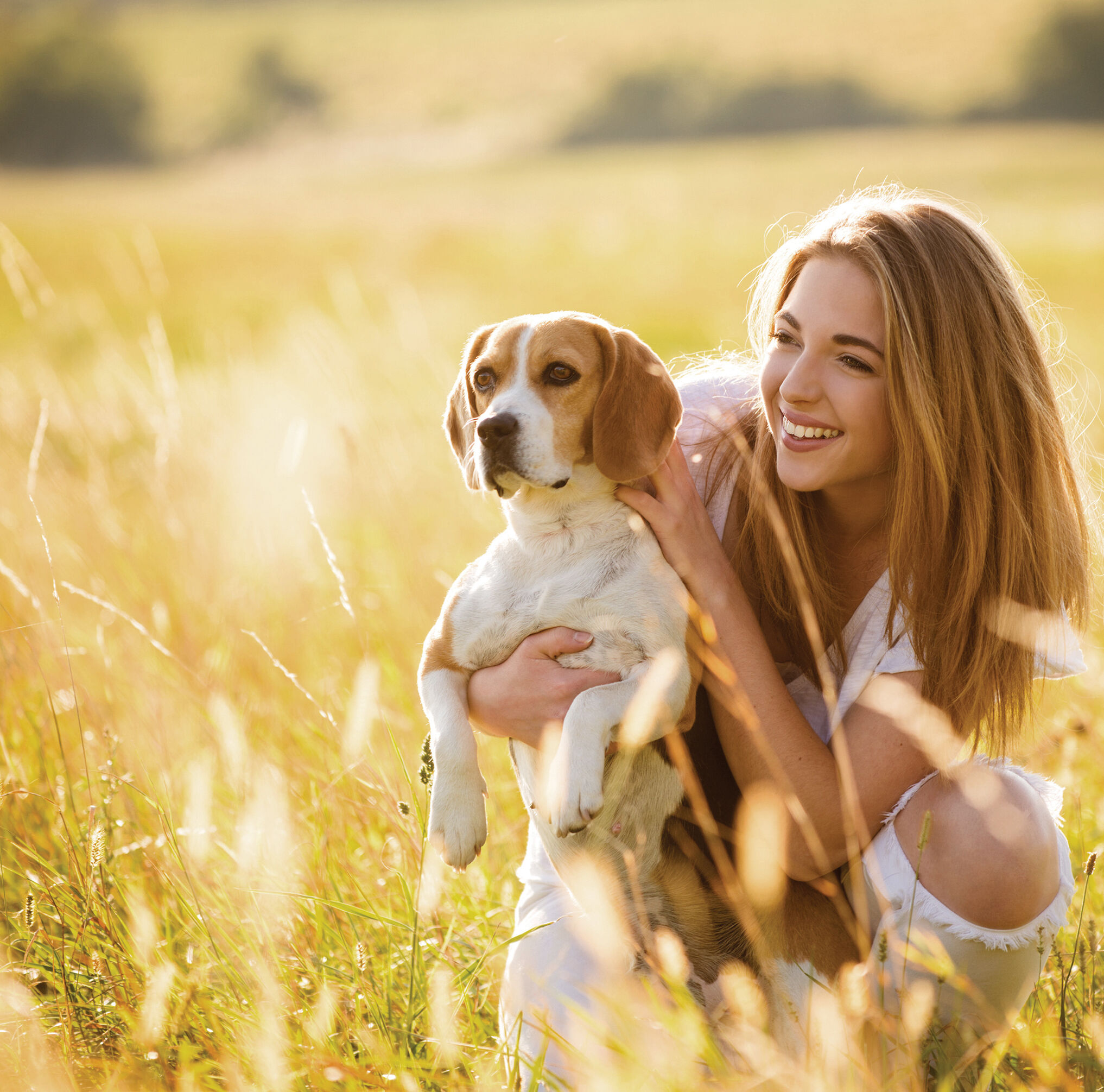 Woman and dog Pet Food Supplement Magazine | DSM